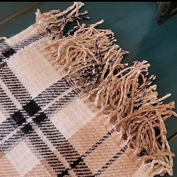 🆕 Steve Madden | Reversible Black & Tan Houndstooth & Plaid Topper Wrap OSFM - Picture 6 of 10